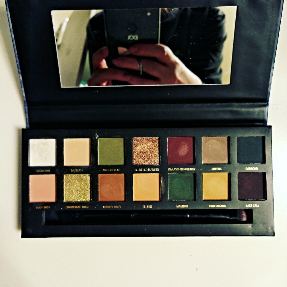 *SOLD* W7 On the Rocks Eyeshadow Palette